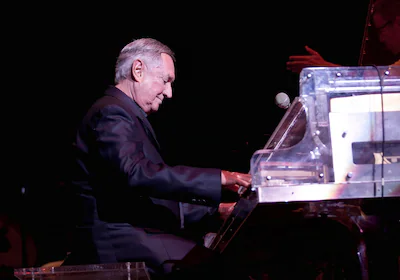 breaking-up-is-hard-to-do-singer-songwriter-pianist-and-author-neil-sedaka-86-died-on-february-27-20.webp