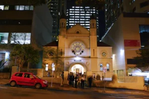 brisbane-australia-september-24-2014-jewish-people-outside-brisbane-synagogue-brisbane-synagogue-fou.webp