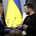 de-oekraiense-president-volodymyr-zelensky-heeft-maandag-de-estlandse-premier-kaja-kallas-een-medail.webp