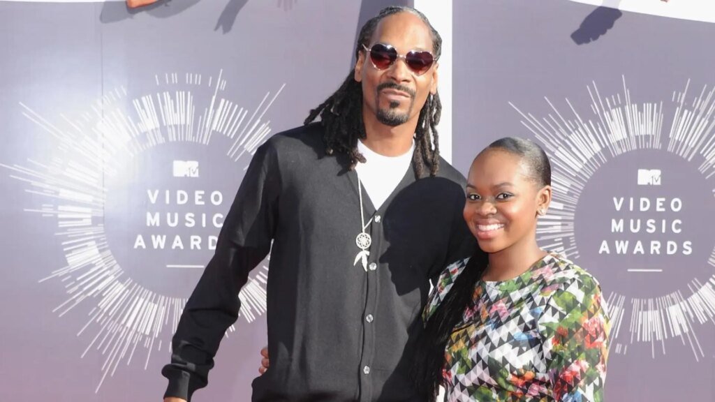 el-rapero-y-actor-snoop-dogg-con-su-hjia-cori-broadus.r_d.842-327.jpeg