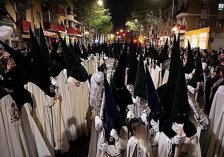 nazarenos-hermandad-macarena_20240323002859-Rc1cmj7NOn1vlJ2TmxEtROO-758x531@diario_abc.jpg