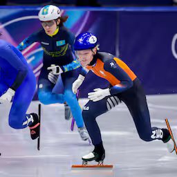 nederlandse-shorttrackers-kunnen-finale-vergeten-door-valpartij-velzeboer.jpg