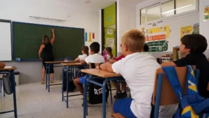 ninos-en-el-aula-en-su-primer-dia-de-clase-tras-la-vacaciones-de-verano-a-10-de-septiembre-de-2024-e.webp
