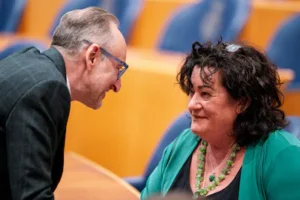 nlbeeld-den-haag-henk-vermeer-bbb-caroline-van-der-plas-bbb-in-de-tweede-kamer-der-staten-generaal-o.webp