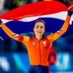 olympische-winterspelen-2026-milaan-cortina-femke-kok-als-olympisch-kampioene-rijdt-een-ereronde-met.jpeg