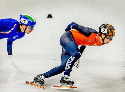 olympische-winterspelen-2026-milaan-cortina-jens-van-t-wout-plaatst-zich-makkelijk-voor-de-finale-op.webp