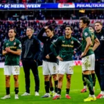 psv-feyenord-seizoen-2025-2026-de-spelers-van-feyenoord-inclusief-robin-van-persie-staan-er-verloren.webp