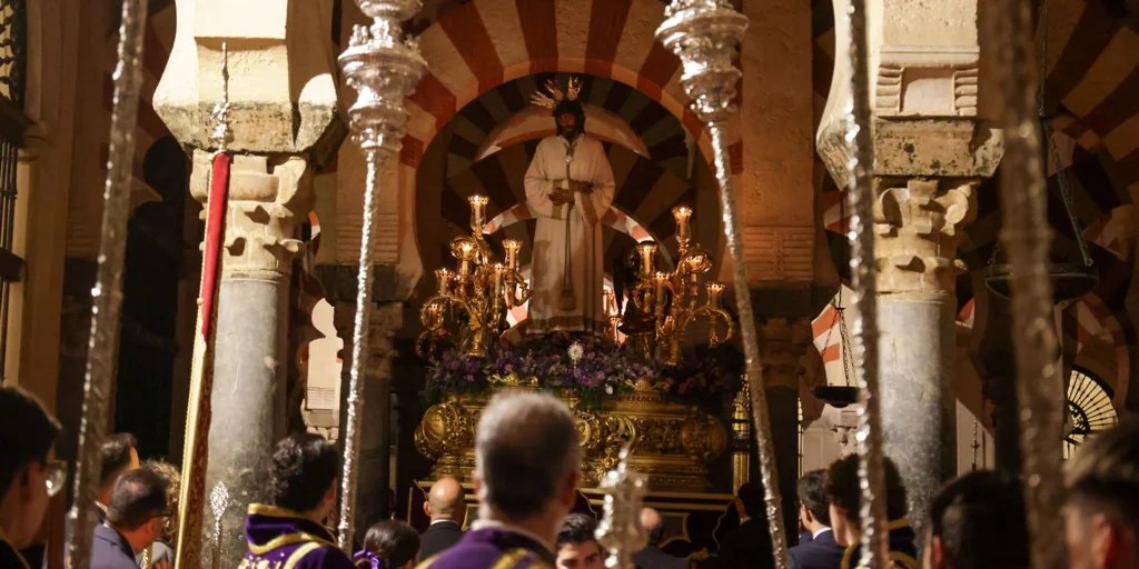 rezo-viacrucis-cofradias-U74117603848wAw-1024x512@diario_abc.jpg