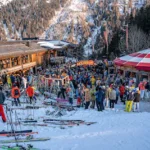 st-anton-am-arlberg-march-10-2022-large-group-of-skiers-waiting-outside-mooserwirt-outdoor-after-ski.webp