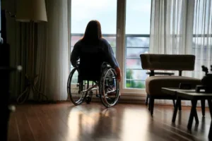 vrouw-in-rolstoel.webp