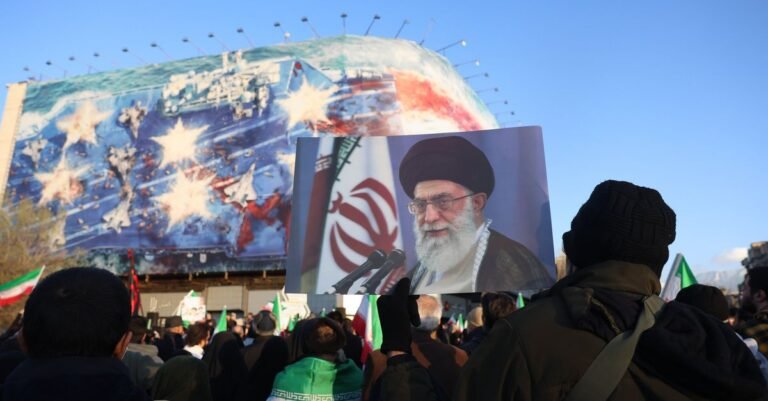 010326BUI_2031940540_iran1.jpg