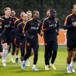 2026-03-24-12-07-09-zeist-jan-paul-van-hecke-jorrel-hato-brian-brobbey-en-virgil-van-dijk-tijdens-ee.webp