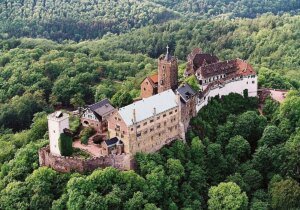 WARTBURG_Luftaufnahme_Copy_Wartburg-Stiftung_previe-RZDGKleGgCJqiBvizBngDQK-1200x840@diario_abc.jpg