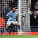 bernardo-silva-maakt-hands-op-doellijn-en-krijgt-rood-na-var-ingreep.jpg