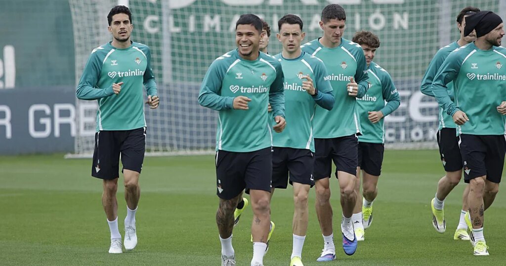 cucho-entrenamiento-athletic-betis-flores-U02741474505hXq-1200x630@diario_abc.jpeg