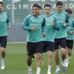 cucho-entrenamiento-athletic-betis-flores-U02741474505hXq-1200x630@diario_abc.jpeg