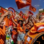 duitsland-berlijn-25-06-204-ek-voetbal-duitsland-oranjefans-massaal-door-de-straten-van-berlijn-tijd.webp