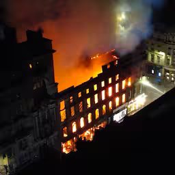 grote-brand-verzwelgt-historisch-gebouw-bij-station-in-glasgow.jpg