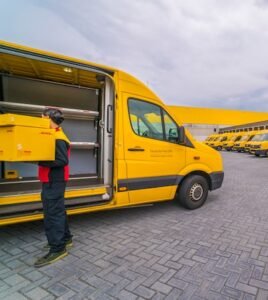 het-nieuwe-dhl-express-centrum-dat-in-den-hoorn-is-geopend.jpeg