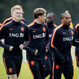 kees-smit-werkt-eerste-training-af-bij-oranje-dit-voelt-als-een-luxe-stage.jpg