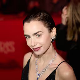 lily-collins-krijgt-gestolen-verlovingsring-na-drie-jaar-terug.jpg