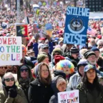 protesters-watch-performers-during-the-no-kings-march-in-st-paul-minn-on-saturday-march-28-2026-elle.webp