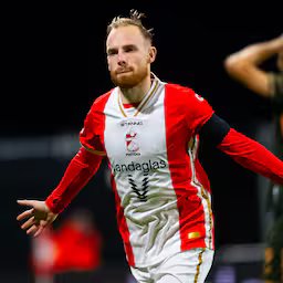 topscorer-postema-helpt-emmen-met-negentiende-goal-aan-eerste-zege-in-2026.jpg