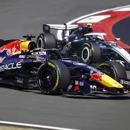 verstappen-finisht-sprintrace-china-als-negende-na-slechte-start-russell-wint.jpg