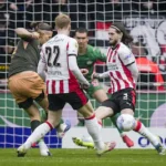 2026-04-04-16-33-18-eindhoven-l-r-artem-stepanov-of-fc-utrecht-scoort-de-0-1-jerdy-schouten-of-psv-e.webp
