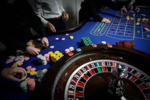 apprentice-croupiers-attend-a-training-session-at-the-all-in-casino-experts-school-in-saint-cloud-on.webp