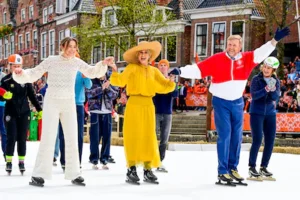 dokkum-27-04-2026-binnenstad-dokkum-koning-willem-alexander-koningin-maxima-met-prinses-ariane-tijde.webp