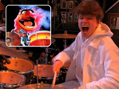 drummer-sven-van-der-meer-gaat-los-in-the-passion-hij-doet-kijkers-denken-aan-animal-van-the-muppets.webp