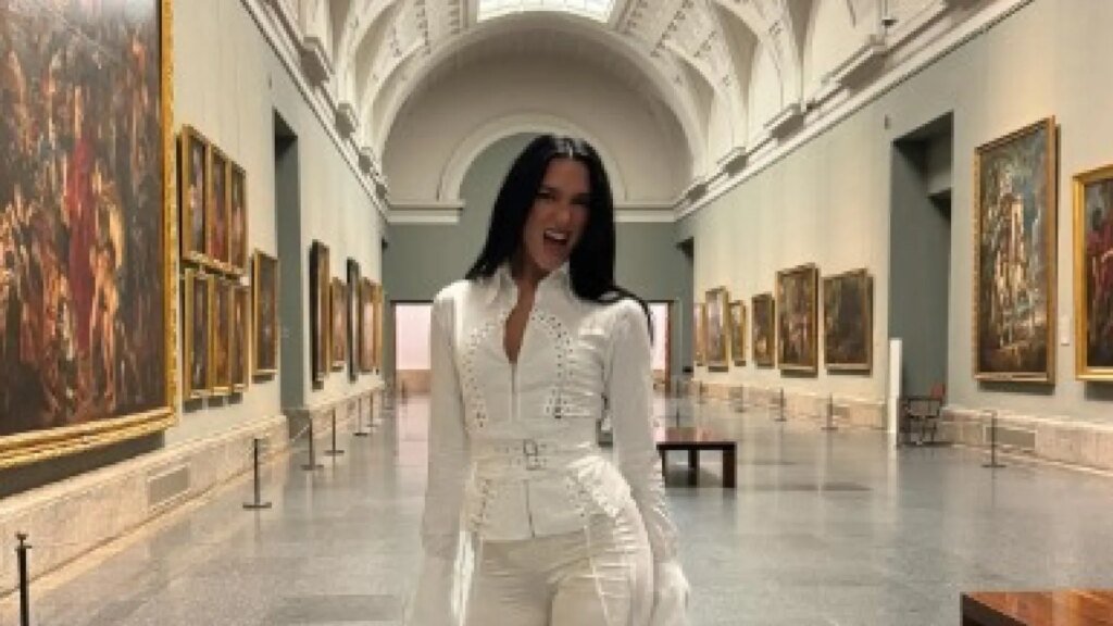 dua-lipa-en-el-museo-del-prado.jpeg
