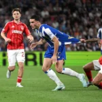 epa12879068-fc-porto-player-deniz-gul-l-in-action-against-nottingham-forest-player-nicolas-dominguez.webp