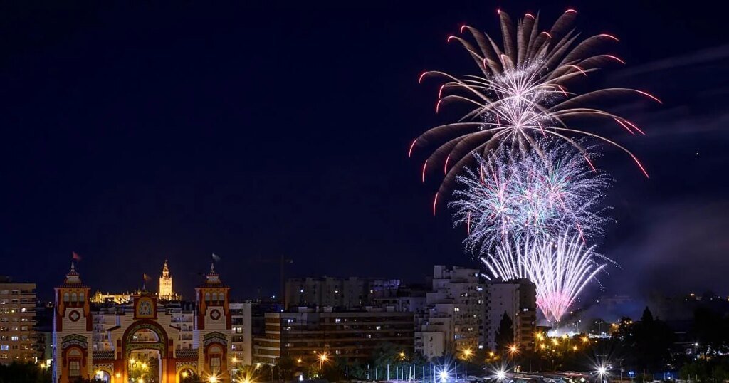 fuegos-artificiales-feria-abril-sevilla-directo-kiU-1200x630@diario_abc.jpg