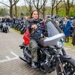 honderden-motorrijders-wonen-de-onthulling-van-het-monument-bij.jpeg