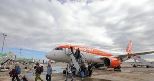 pasajeros-easy-jet-U24057643121FeC-1200x630@diario_abc.jpg