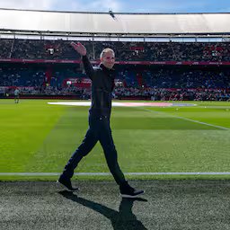 van-persie-blij-na-eerste-zege-feyenoord-in-een-maand-hebben-het-pittig-gehad.jpg