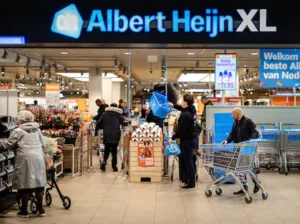 amsterdam-de-ingang-van-een-filiaal-van-supermarkt-albert-heijn-anp-ramon-van-flymen.webp