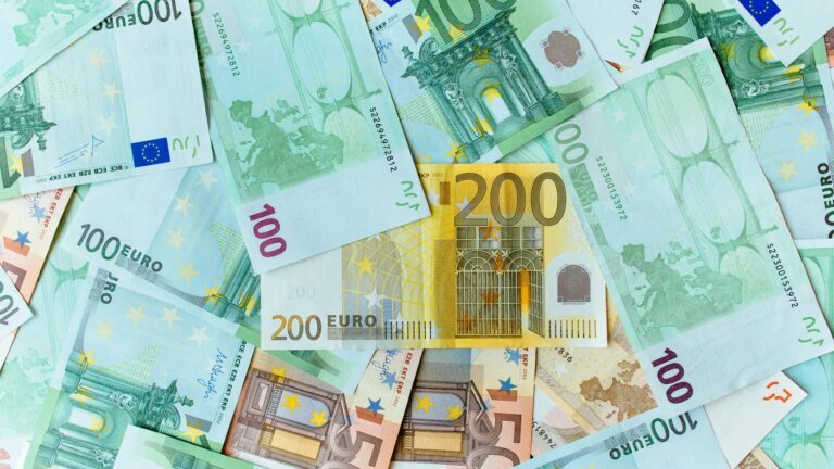 dinero-billetes-euros-ahorro-inversion.jpeg