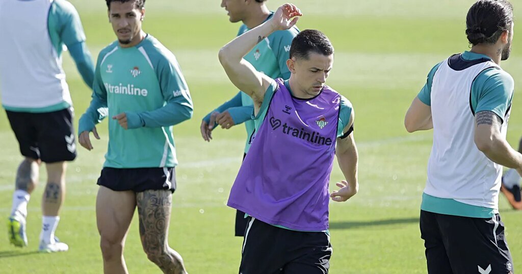 entrenamiento-betis-flores-U12512052288vWQ-1200x630@diario_abc.jpg