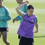 entrenamiento-betis-flores-U12512052288vWQ-1200x630@diario_abc.jpg