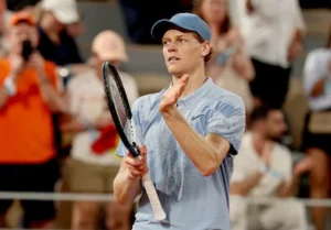 epa12996070-jannik-sinner-of-italy-celebrates-after-winning-his-men-s-1st-round-match-against-clemen.webp