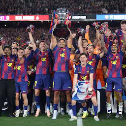 fc-barcelona-heft-beker-na-winnen-van-landstitel-en-el-clasico.jpg