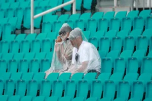 formule-1-fans-in-een-regenachtig-miami.webp