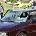 in-de-voorruit-van-de-auto-zit-een-gat.webp