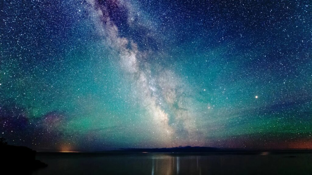la-via-lactea-sobre-el-lago-superior-de-america-del-norte.r_d.1531-1313.jpeg