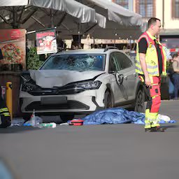 live-leipzig-auto-rijdt-in-op-mensen-twee-doden-en-meerdere-gewonden.jpg