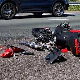 motor-ligt-in-stukken-op-a2-na-aanrijding-bij-culemborg.jpg