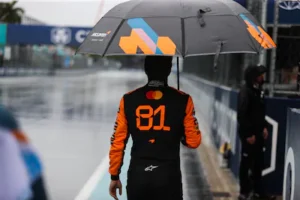 oscar-piastri-in-de-regen-vorig-jaar-in-miami.webp